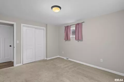 Bedroom - 28 Dean Park Dr, Springfield, IL 62707 photo 6 of 10