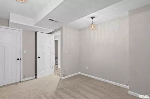 Bedroom - 28 Dean Park Dr, Springfield, IL 62707 photo 9 of 10