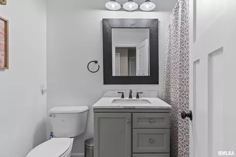 Bath - 28 Dean Park Dr, Springfield, IL 62707 photo 1 of 4