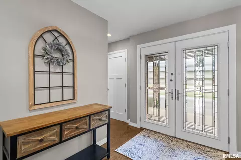 Entry Way - 28 Dean Park Dr, Springfield, IL 62707 photo 1 of 5