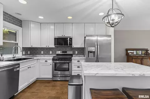 Kitchen - 28 Dean Park Dr, Springfield, IL 62707 photo 1 of 2