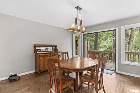 Dining - 28 Dean Park Dr, Springfield, IL 62707 photo 2 of 3