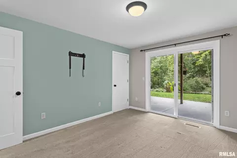 Bedroom - 28 Dean Park Dr, Springfield, IL 62707 photo 2 of 10