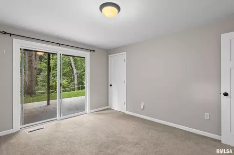 Bedroom - 28 Dean Park Dr, Springfield, IL 62707 photo 5 of 10