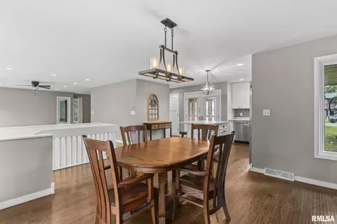 Dining - 28 Dean Park Dr, Springfield, IL 62707 photo 3 of 3