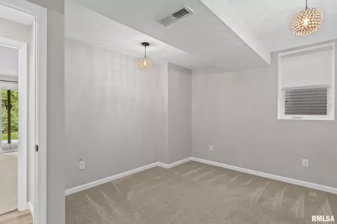 Bedroom - 28 Dean Park Dr, Springfield, IL 62707 photo 8 of 10