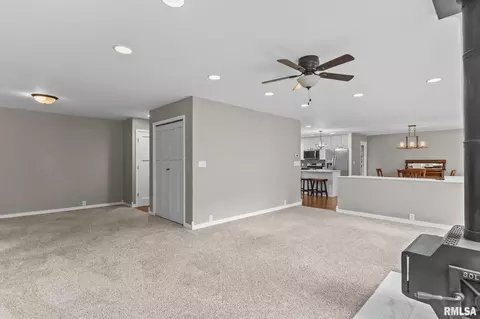 Living - 28 Dean Park Dr, Springfield, IL 62707 photo 3 of 5