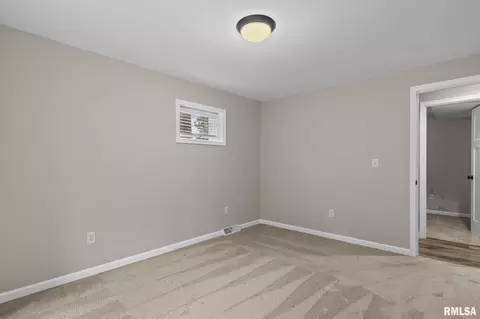 Bedroom - 28 Dean Park Dr, Springfield, IL 62707 photo 3 of 10