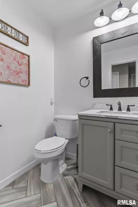 Bath - 28 Dean Park Dr, Springfield, IL 62707 photo 2 of 4