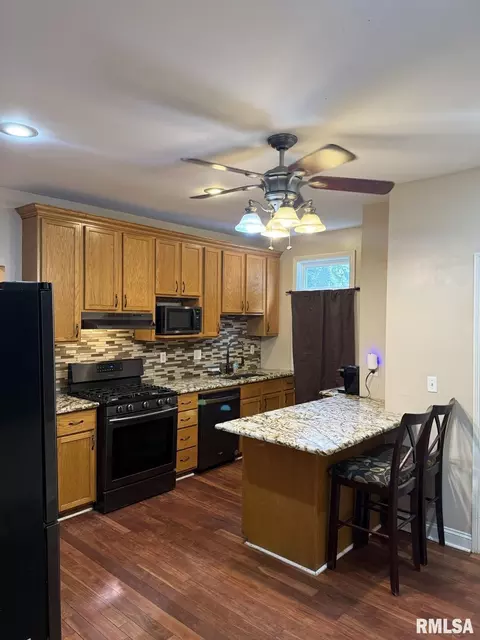 Kitchen - 1145 N 5th St, Springfield, IL 62702 photo 2 of 2