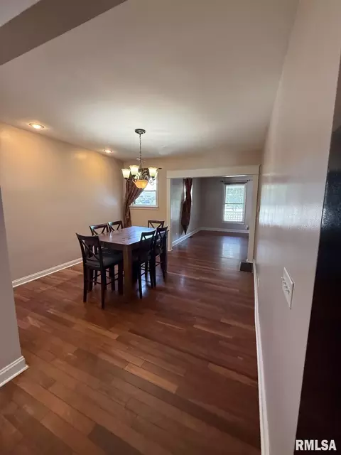 Entry Way - 1145 N 5th St, Springfield, IL 62702 photo 2 of 2