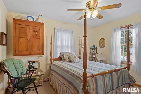 Bedroom - 2901 Twin Lakes Dr, Springfield, IL 62707 photo 3 of 6