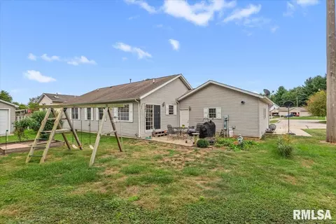 Exterior - 2901 Twin Lakes Dr, Springfield, IL 62707 photo 2 of 6
