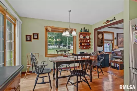 Dining - 2901 Twin Lakes Dr, Springfield, IL 62707 photo 2 of 4