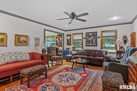 Living - 2901 Twin Lakes Dr, Springfield, IL 62707 photo 2 of 3