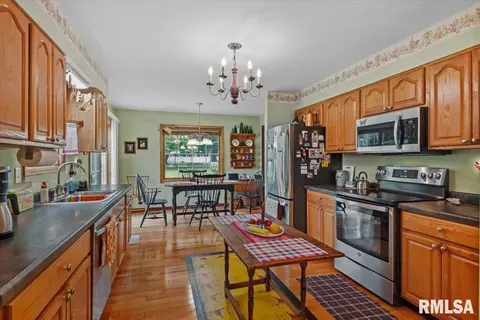 Kitchen - 2901 Twin Lakes Dr, Springfield, IL 62707 photo 1 of 2