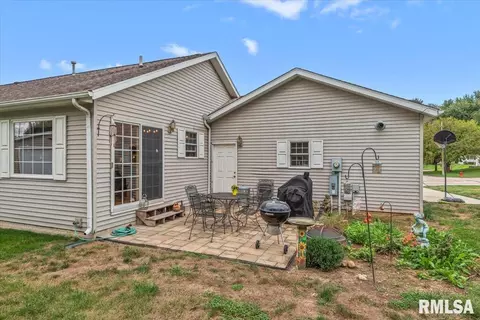Exterior - 2901 Twin Lakes Dr, Springfield, IL 62707 photo 3 of 6