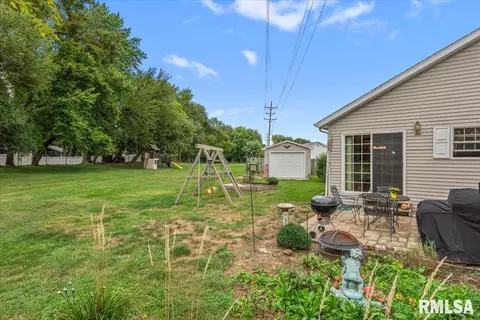 Exterior - 2901 Twin Lakes Dr, Springfield, IL 62707 photo 1 of 6