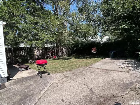Exterior - 838 S Douglas Ave, Springfield, IL 62704 photo 7 of 7