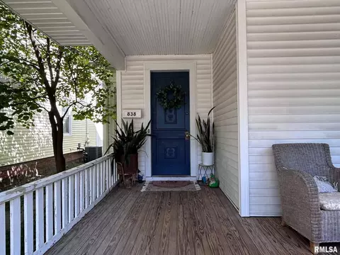 Exterior - 838 S Douglas Ave, Springfield, IL 62704 photo 5 of 7