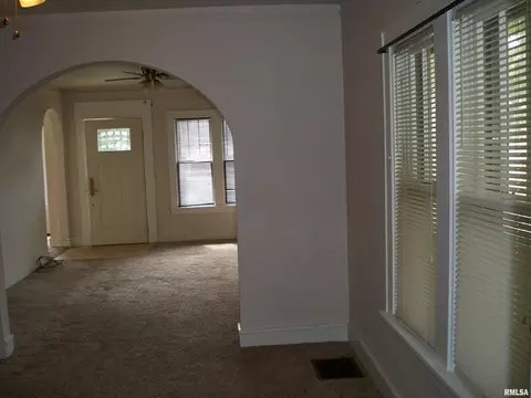 Living - 731 W North Grand Ave, Springfield, IL 62702 photo 4 of 4