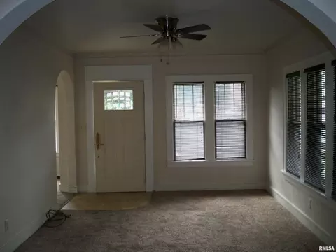 Living - 731 W North Grand Ave, Springfield, IL 62702 photo 2 of 4