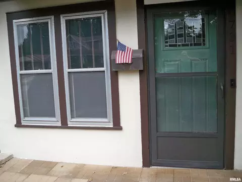 Exterior - 731 W North Grand Ave, Springfield, IL 62702 photo 3 of 3