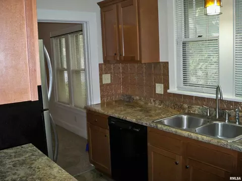 Kitchen - 731 W North Grand Ave, Springfield, IL 62702 photo 4 of 4