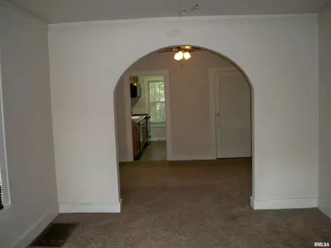Living - 731 W North Grand Ave, Springfield, IL 62702 photo 3 of 4