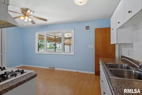 Entry Way - 2520 Sherborn Rd, Springfield, IL 62702 photo 1 of 2