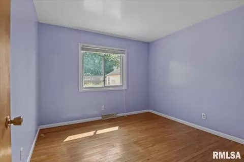 Bedroom - 2520 Sherborn Rd, Springfield, IL 62702 photo 5 of 7