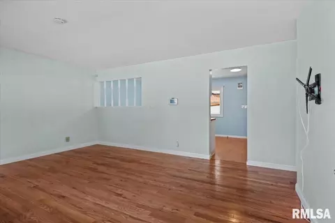 Living - 2520 Sherborn Rd, Springfield, IL 62702 photo 1 of 4