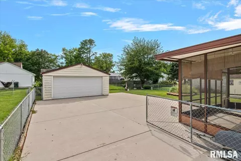 Exterior - 2520 Sherborn Rd, Springfield, IL 62702 photo 3 of 6