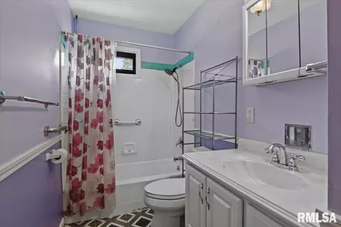 Bath - 2520 Sherborn Rd, Springfield, IL 62702 photo 1 of 1