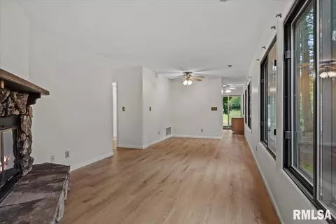 Living - 53 Trailridge Ln, Springfield, IL 62704 photo 1 of 4