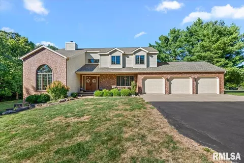 667 Covered Bridge Rd, Glenarm, IL 62536