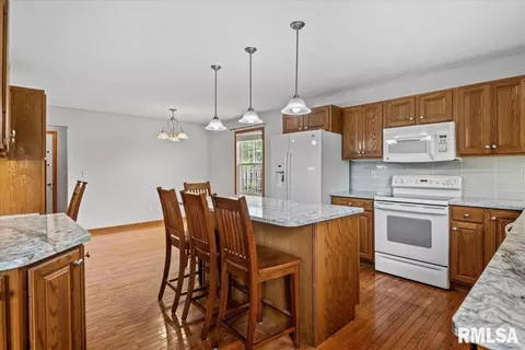 Kitchen - 3505 Tamarak Dr, Springfield, IL 62712 photo 2 of 5