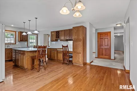 Entry Way - 3505 Tamarak Dr, Springfield, IL 62712 photo 3 of 7