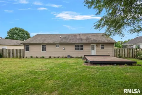 Exterior - 3505 Tamarak Dr, Springfield, IL 62712 photo 4 of 7