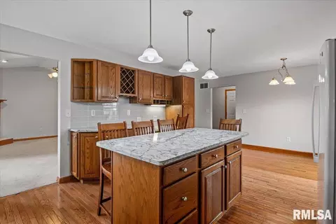 Kitchen - 3505 Tamarak Dr, Springfield, IL 62712 photo 3 of 5