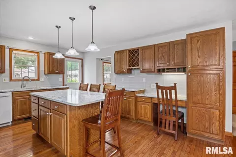 Kitchen - 3505 Tamarak Dr, Springfield, IL 62712 photo 4 of 5