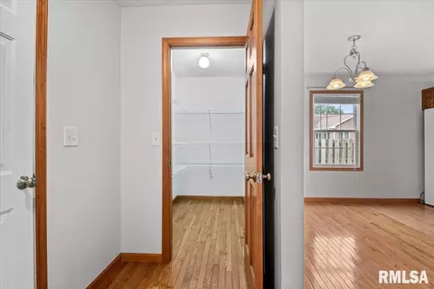Entry Way - 3505 Tamarak Dr, Springfield, IL 62712 photo 4 of 7