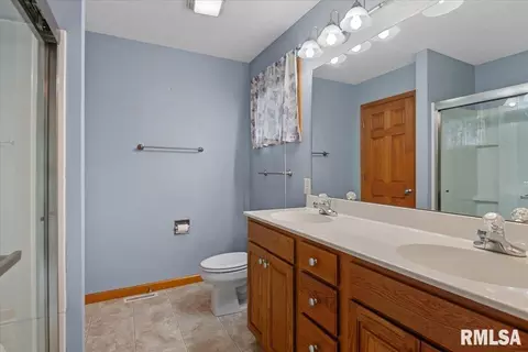 Bath - 3505 Tamarak Dr, Springfield, IL 62712 photo 1 of 3