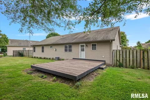 Exterior - 3505 Tamarak Dr, Springfield, IL 62712 photo 5 of 7
