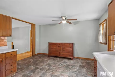 Entry Way - 816 Independence Rdg, Springfield, IL 62702 photo 5 of 8