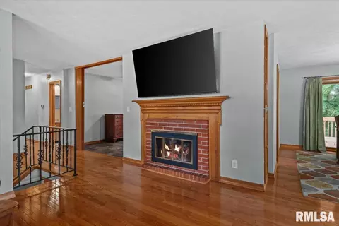 Entry Way - 816 Independence Rdg, Springfield, IL 62702 photo 3 of 8