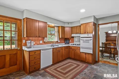 Kitchen - 816 Independence Rdg, Springfield, IL 62702 photo 2 of 2