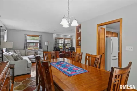 Dining - 816 Independence Rdg, Springfield, IL 62702 photo 2 of 2