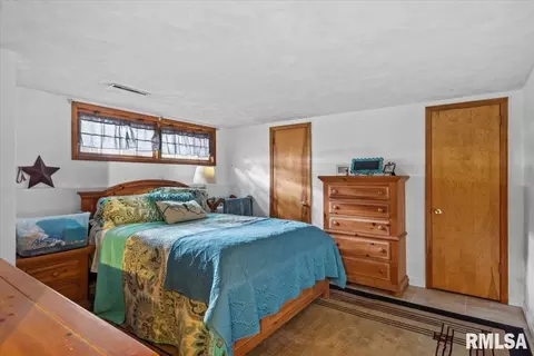 Bedroom - 816 Independence Rdg, Springfield, IL 62702 photo 6 of 7