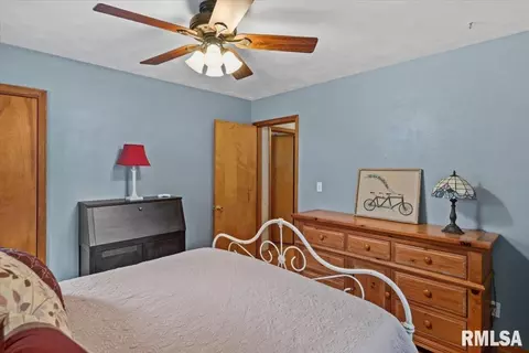 Bedroom - 816 Independence Rdg, Springfield, IL 62702 photo 4 of 7